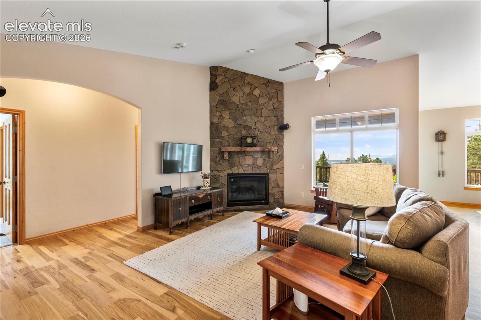 Listing photo 4 for 3290 Hamal Circle