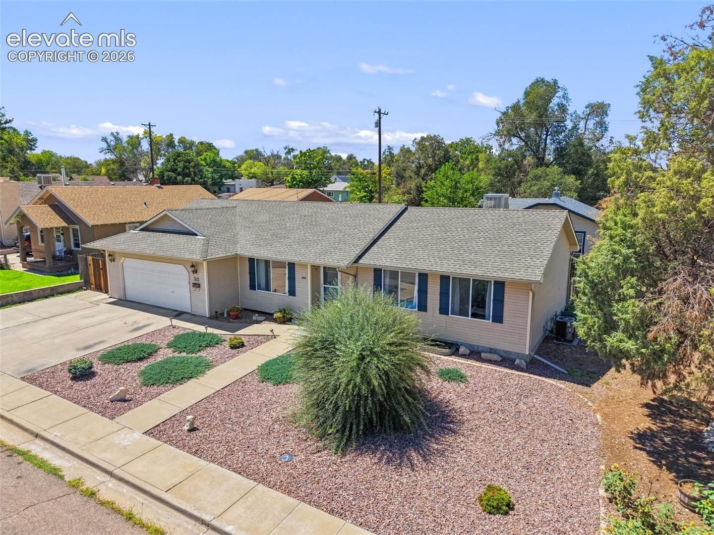 Listing photo 3 for 305 Alma Avenue