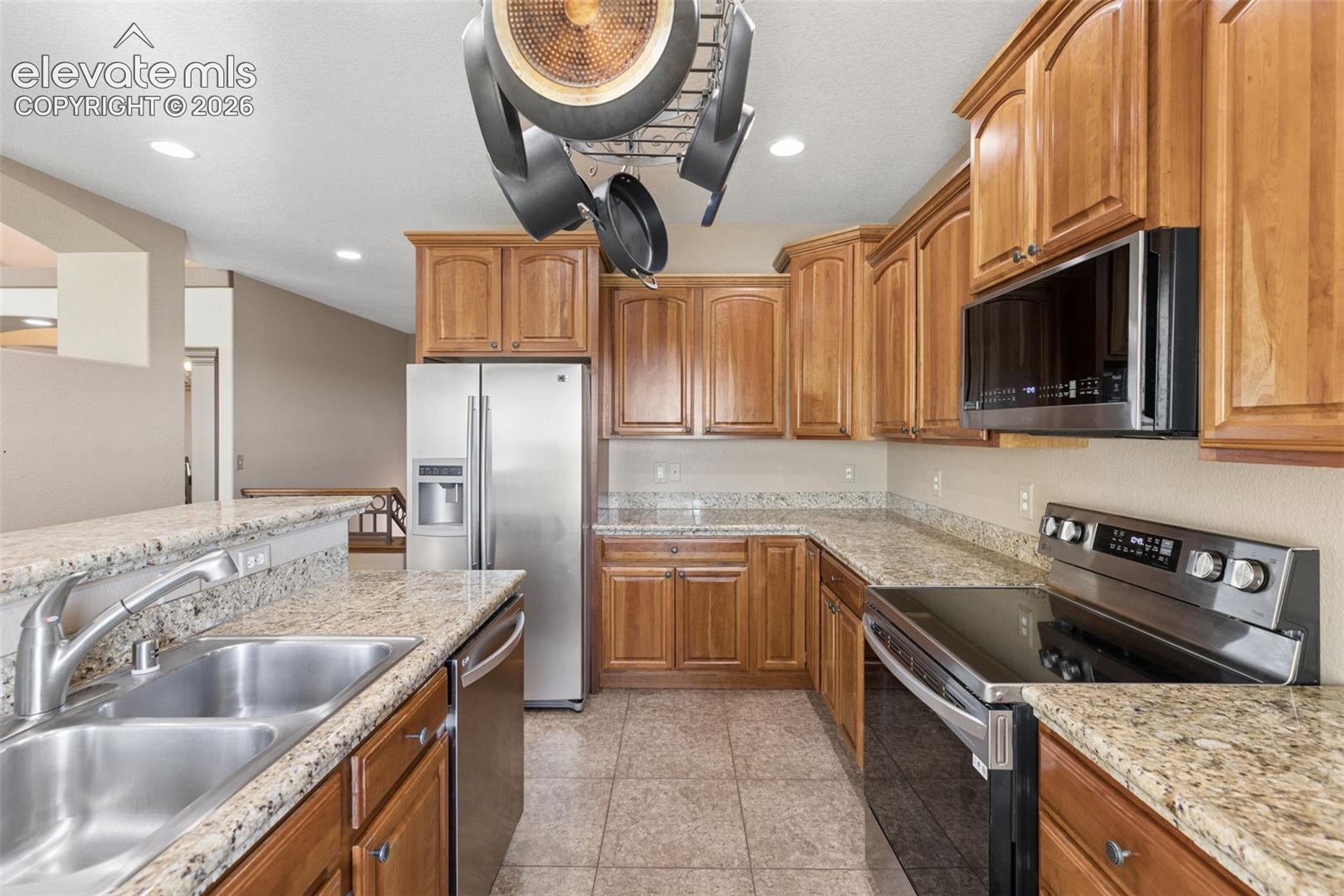 Listing photo 12 for 1055 Bayfield Drive