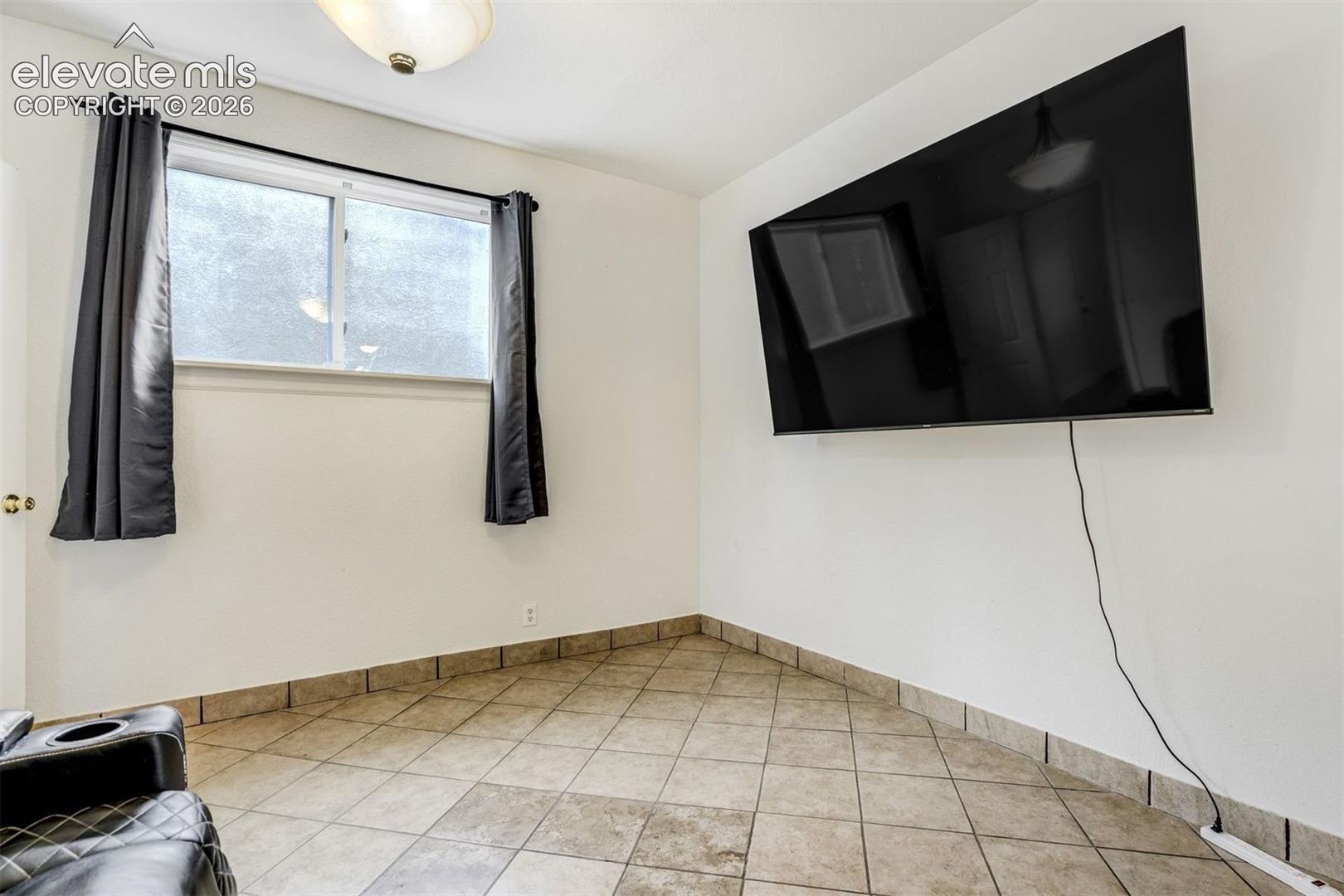 Listing photo 6 for 3415 Bridgewood Lane