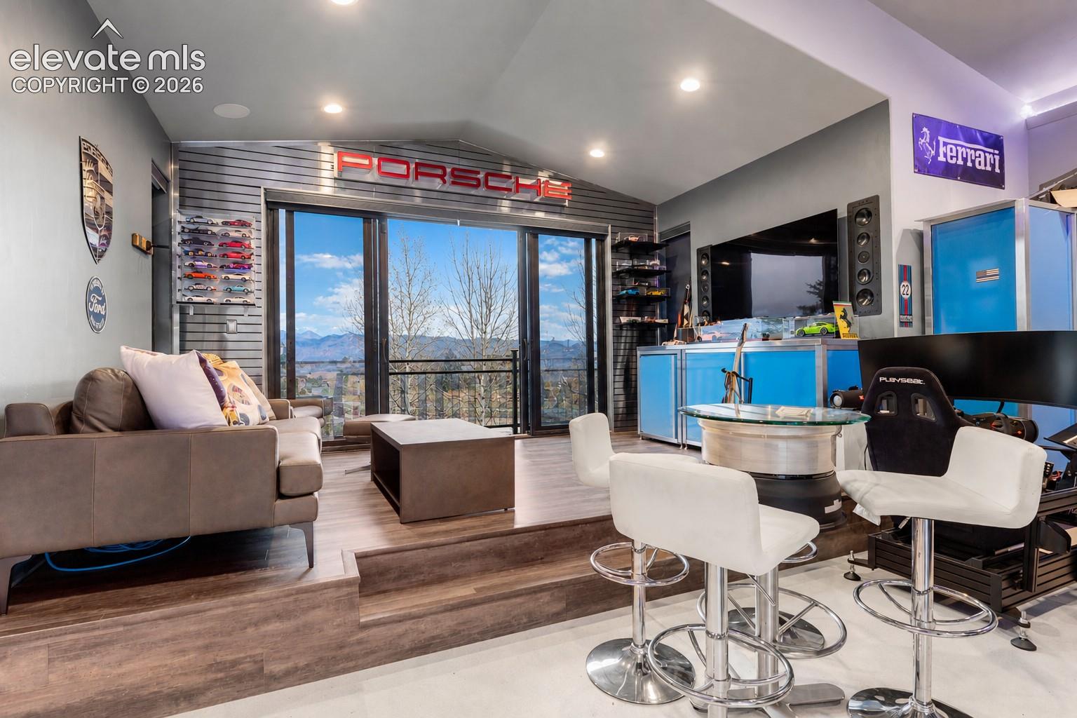 Listing photo 5 for 2217 Rainbows End Point