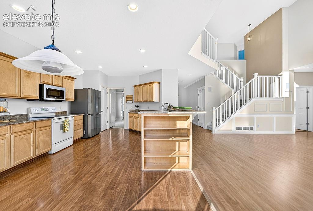 Listing photo 14 for 4465 Charing Drive