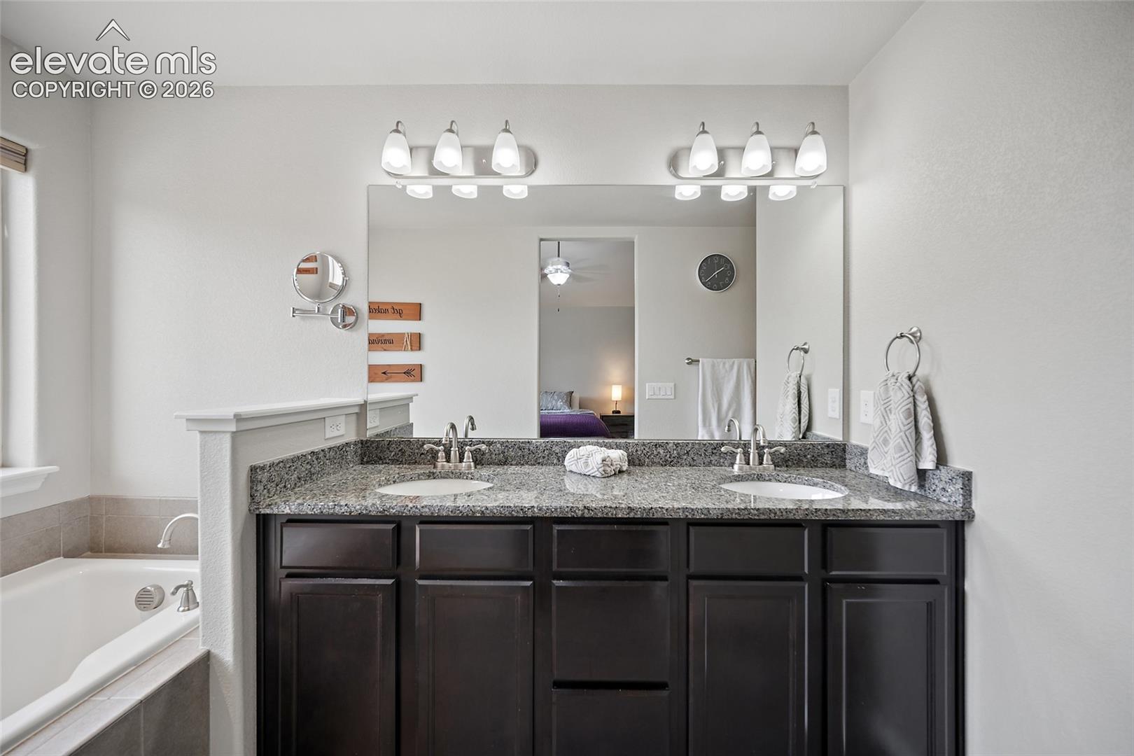 Listing photo 22 for 9790 Vistas Park Drive