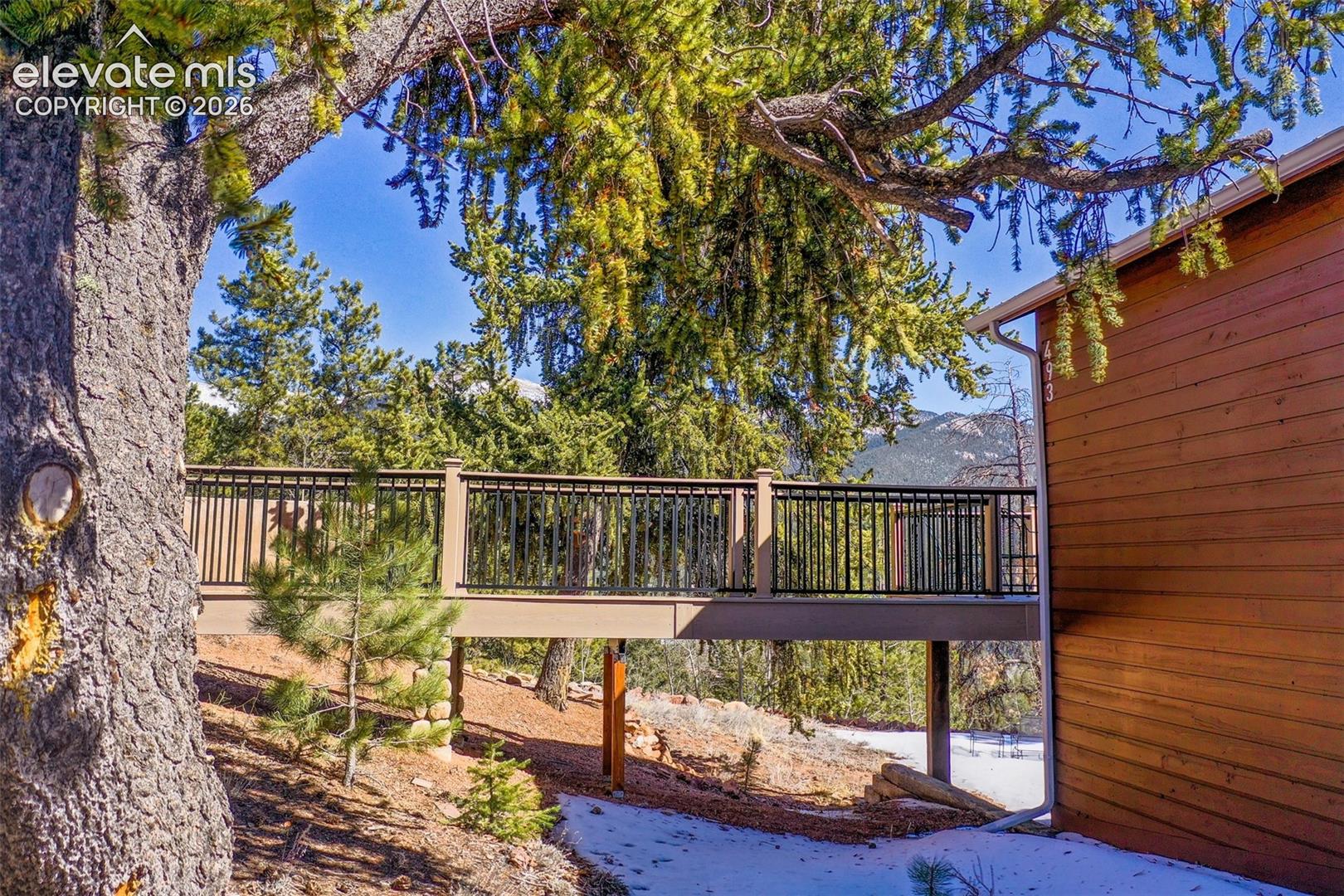 Listing photo 11 for 493 Horseshoe Drive