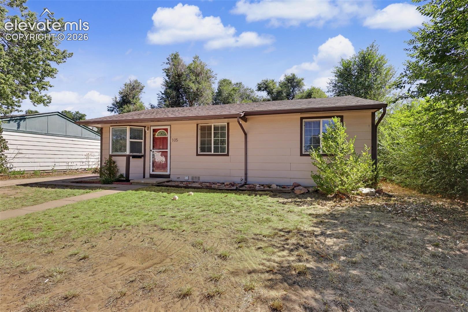 Listing photo 4 for 105 Linden Drive