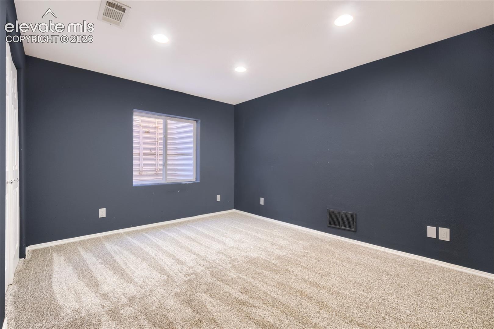 Listing photo 16 for 10149 Angeles Road