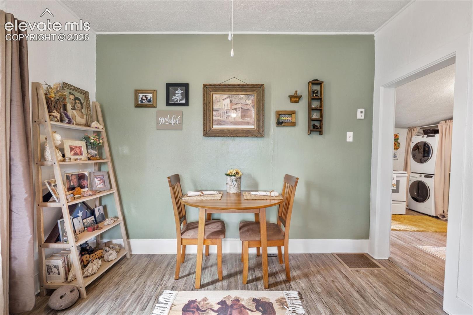 Listing photo 10 for 331 E Golden Avenue