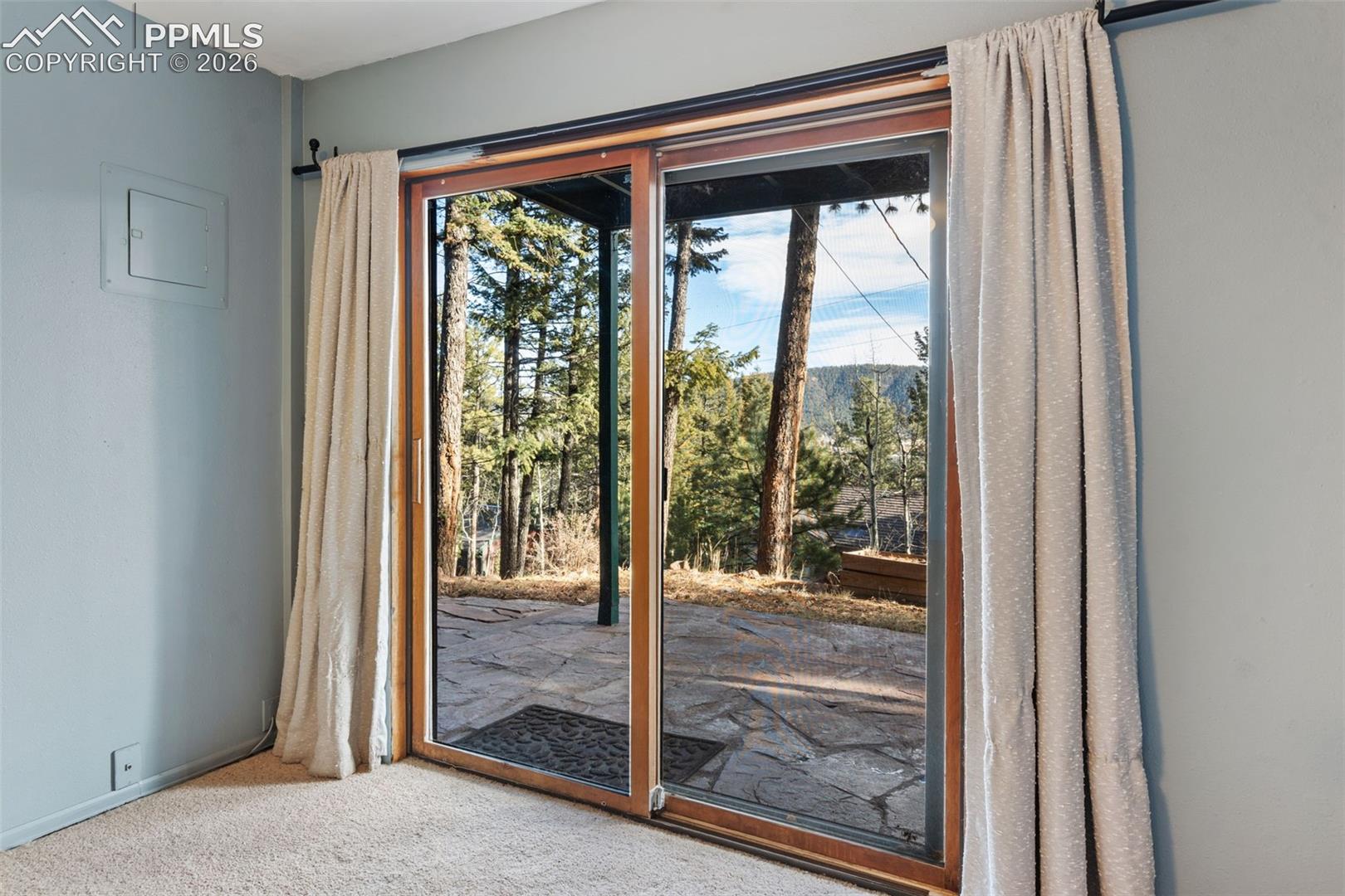 Listing photo 22 for 464 Evergreen Court