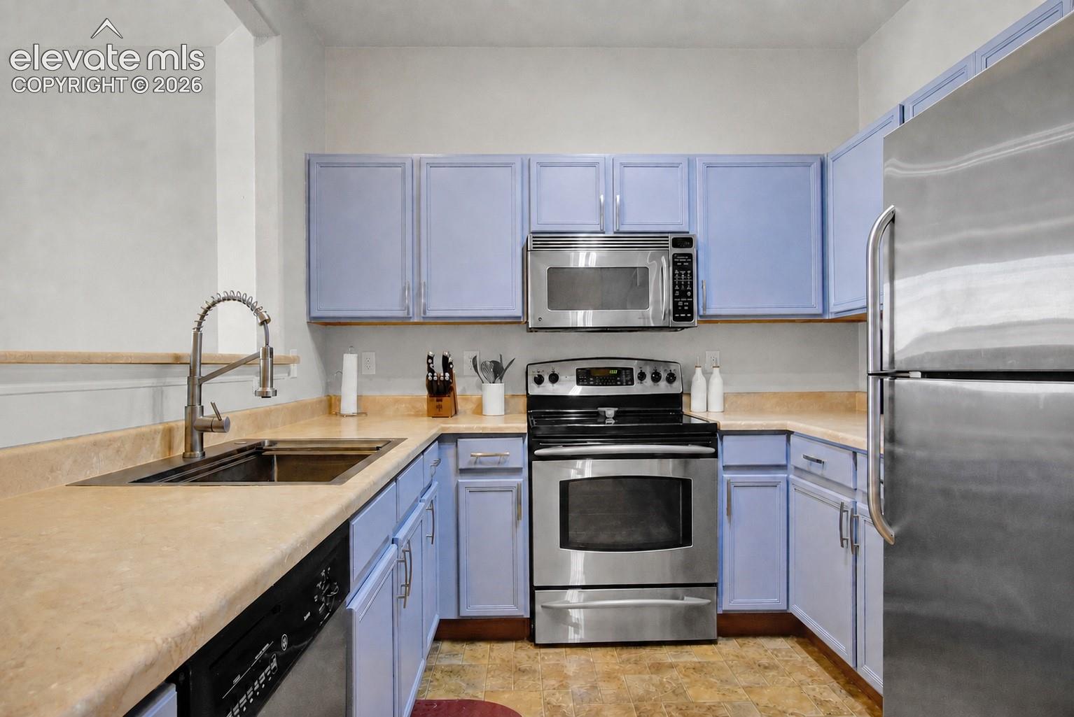 Listing photo 6 for 7554 Sandy Springs Point