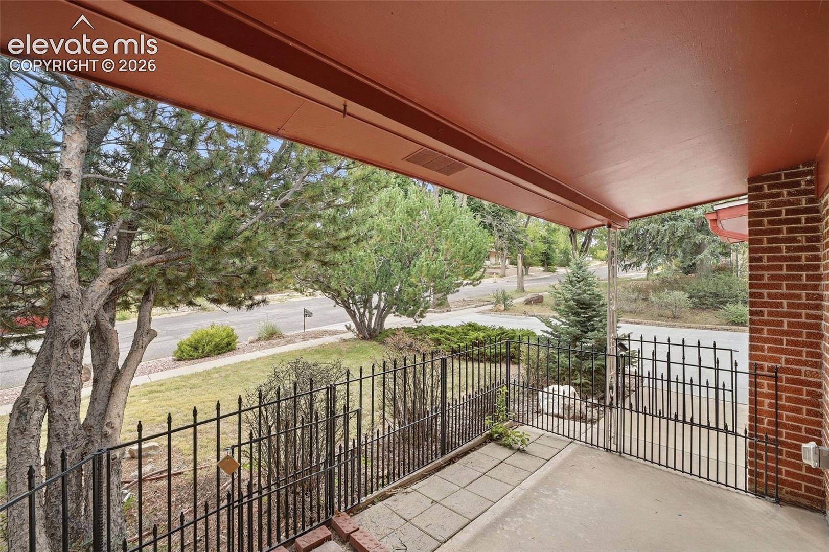 Listing photo 3 for 1406 Iowa Avenue