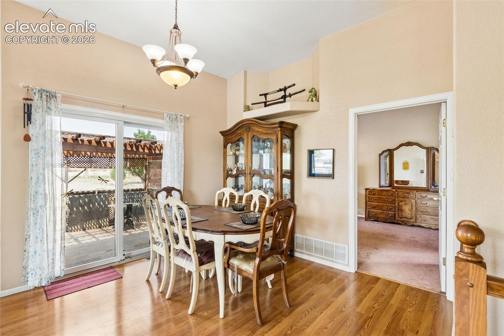 Listing photo 9 for 703 N Canvas Drive