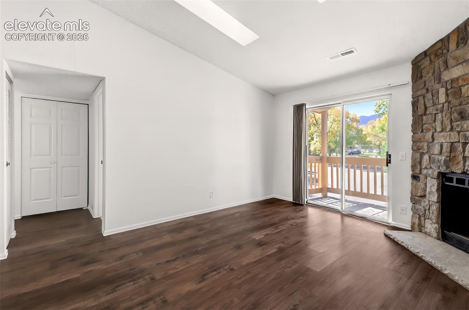 Listing photo 6 for 840 Tenderfoot Hill Road 204