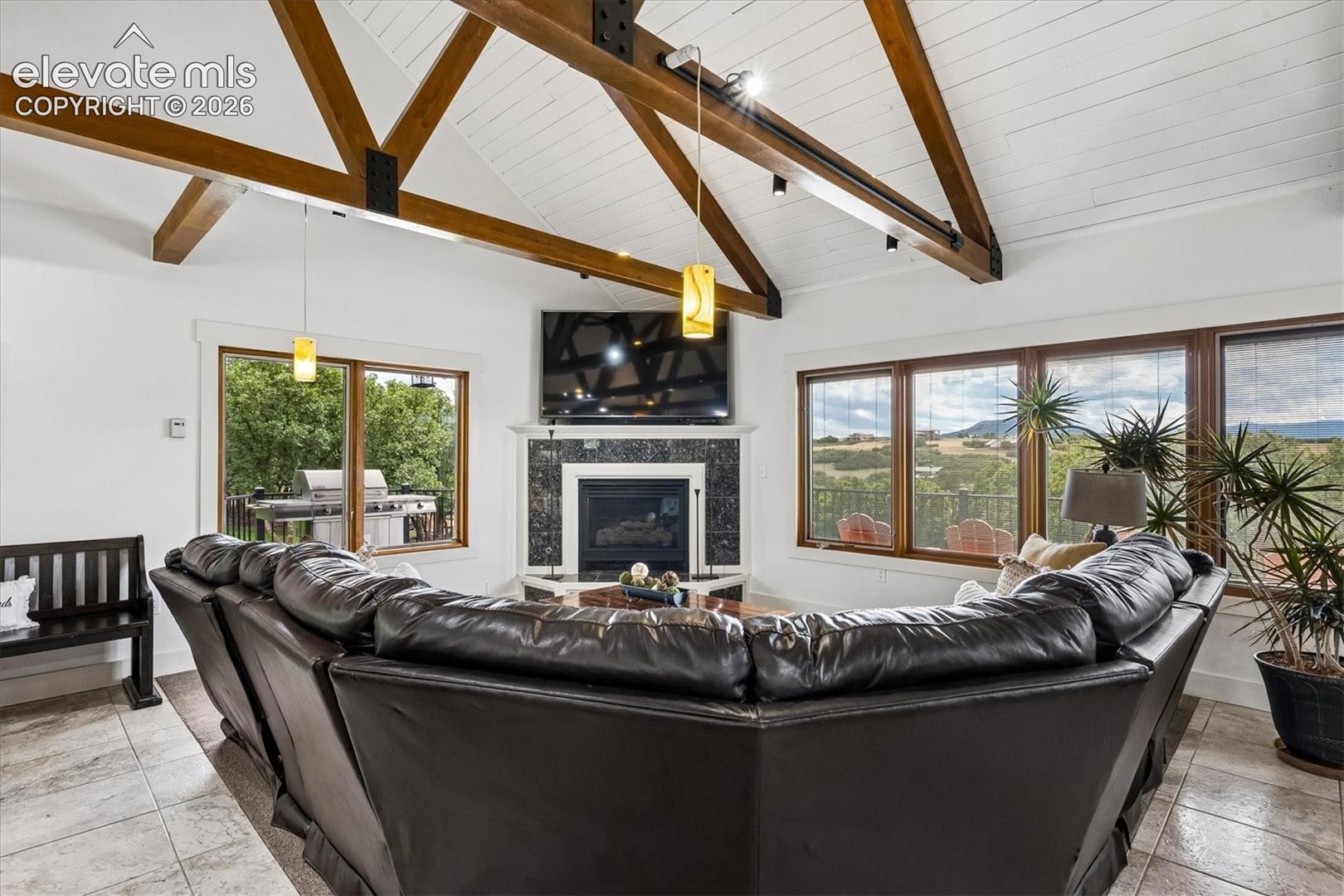 Listing photo 10 for 2464 W Wolfensberger Road