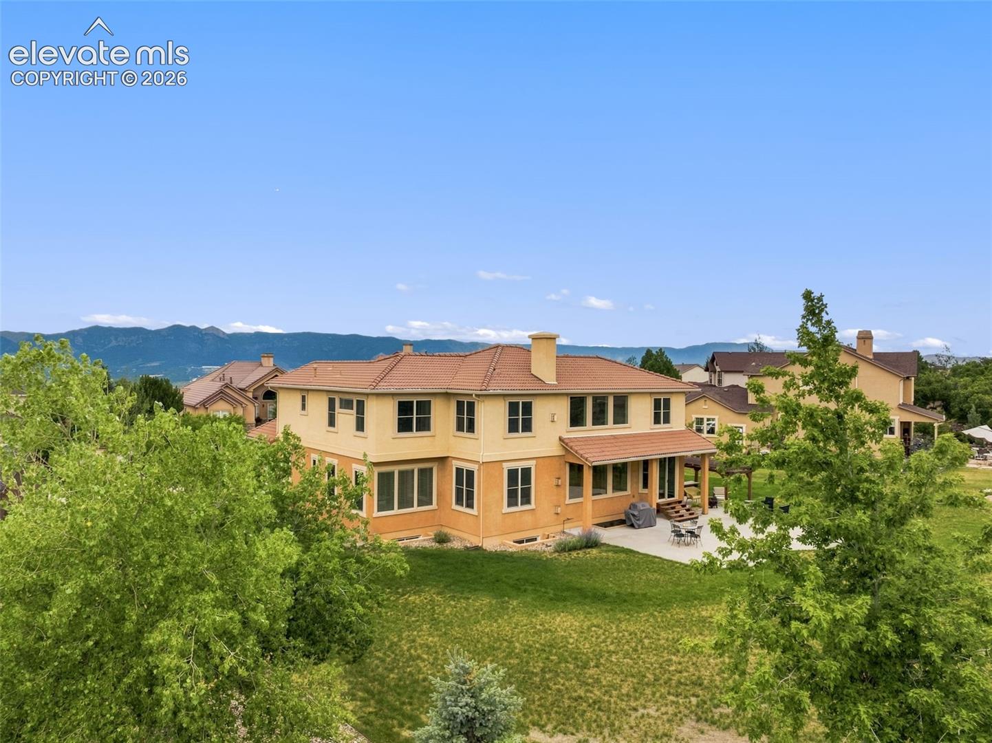 Listing photo 2 for 2114 Diamond Creek Drive