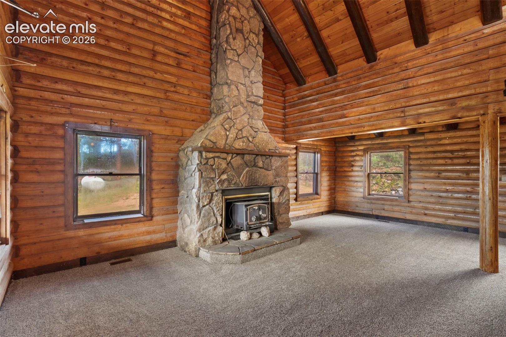 Listing photo 4 for 258 Appian Way