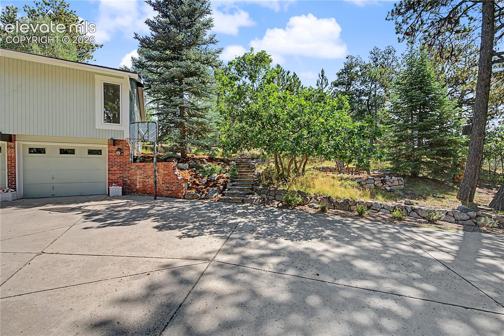 Listing photo 10 for 1250 Woodmoor Drive