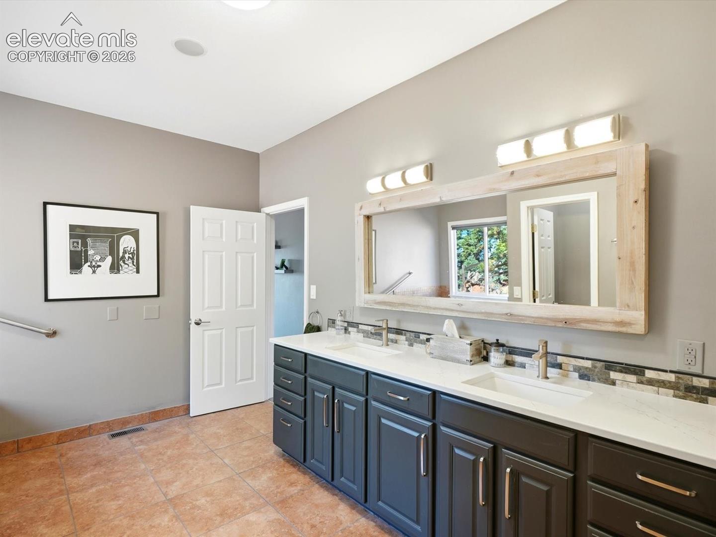 Listing photo 12 for 13084 Deer Ridge Way