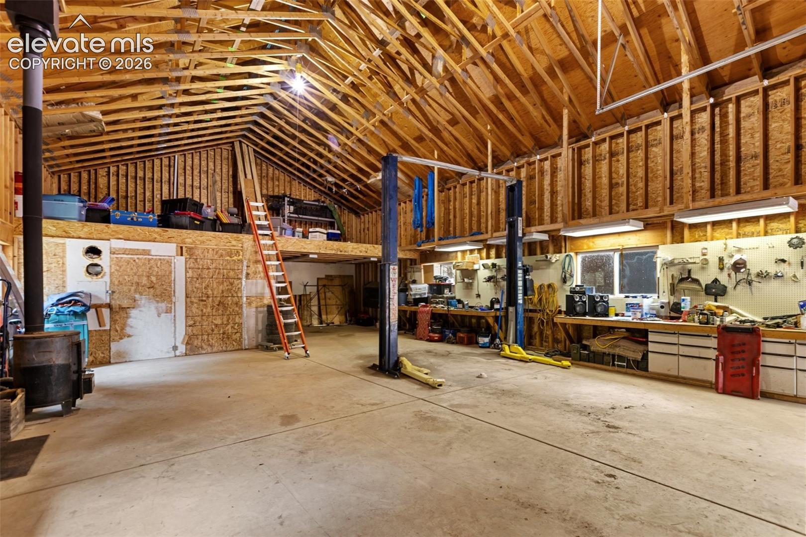 Listing photo 41 for 918 Douglas Fir Drive