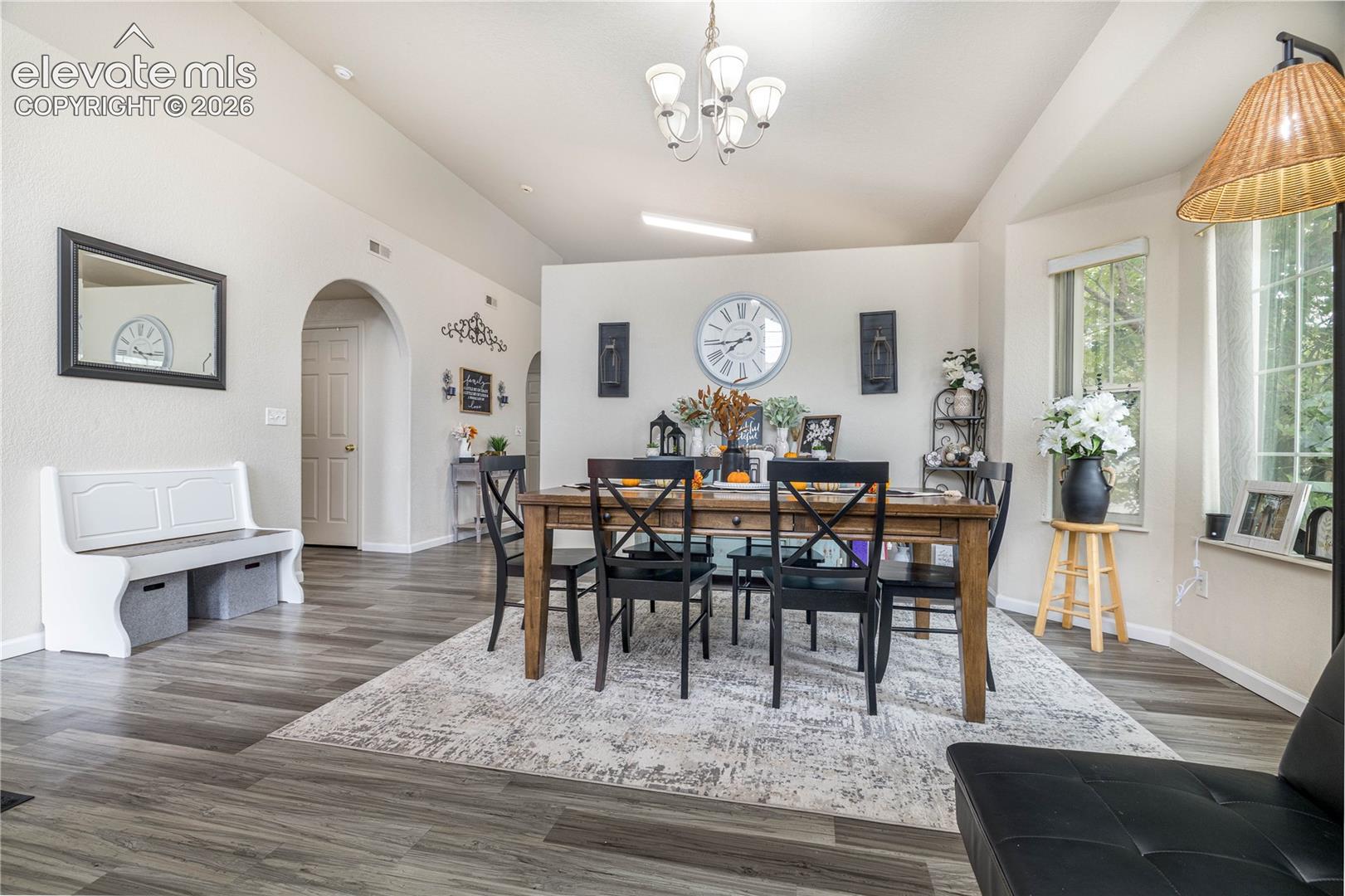 Listing photo 14 for 938 Cedarcrest Drive