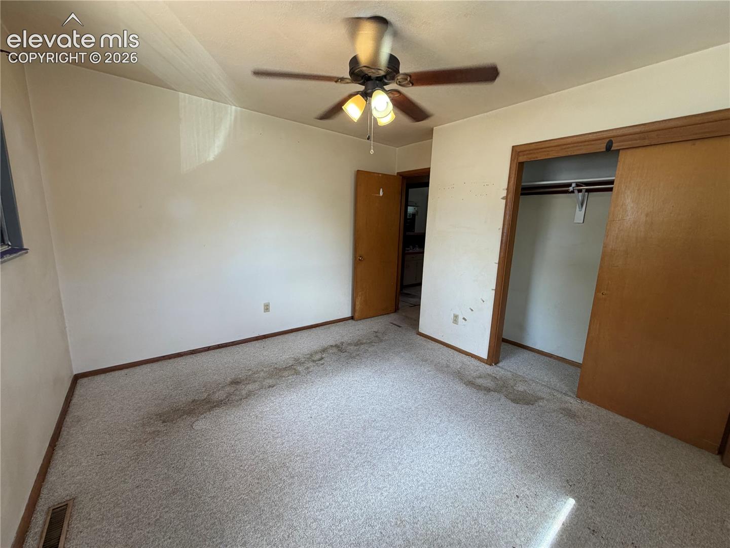 Listing photo 11 for 2239 Drakestone Drive