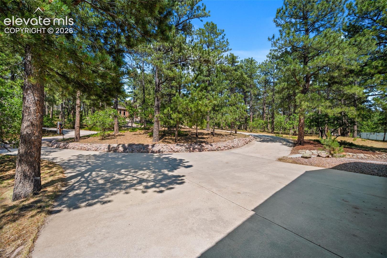 Listing photo 37 for 1675 Oakwood Drive
