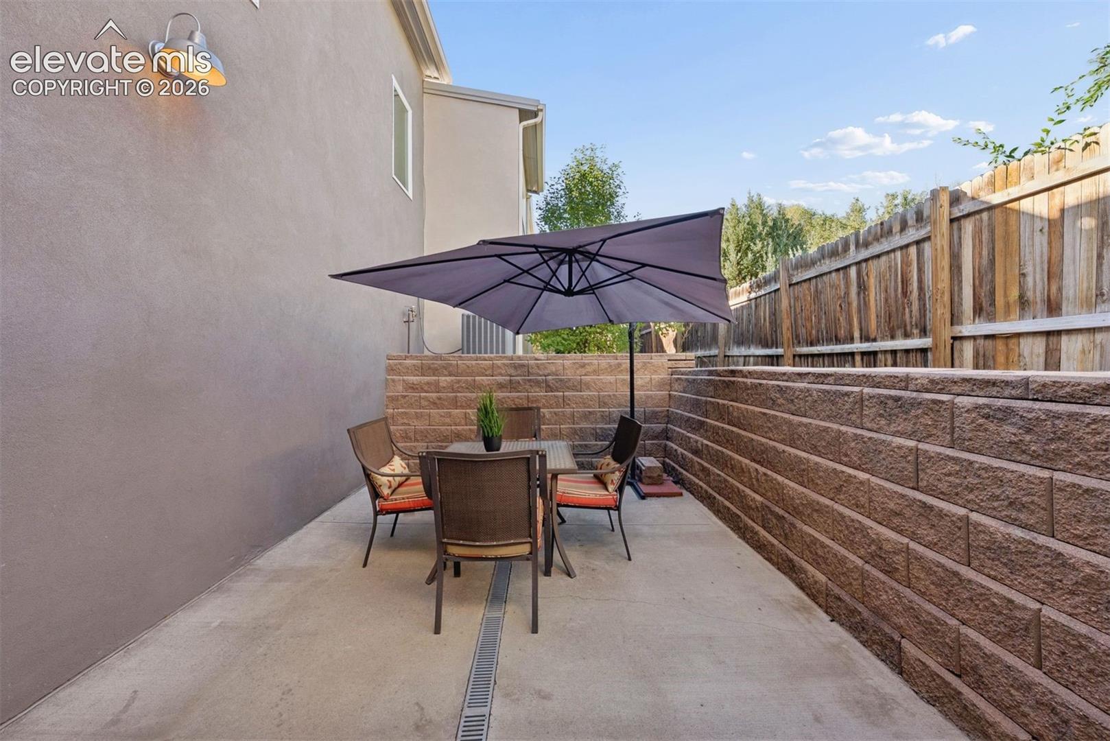 Listing photo 8 for 815 W Jefferson Street