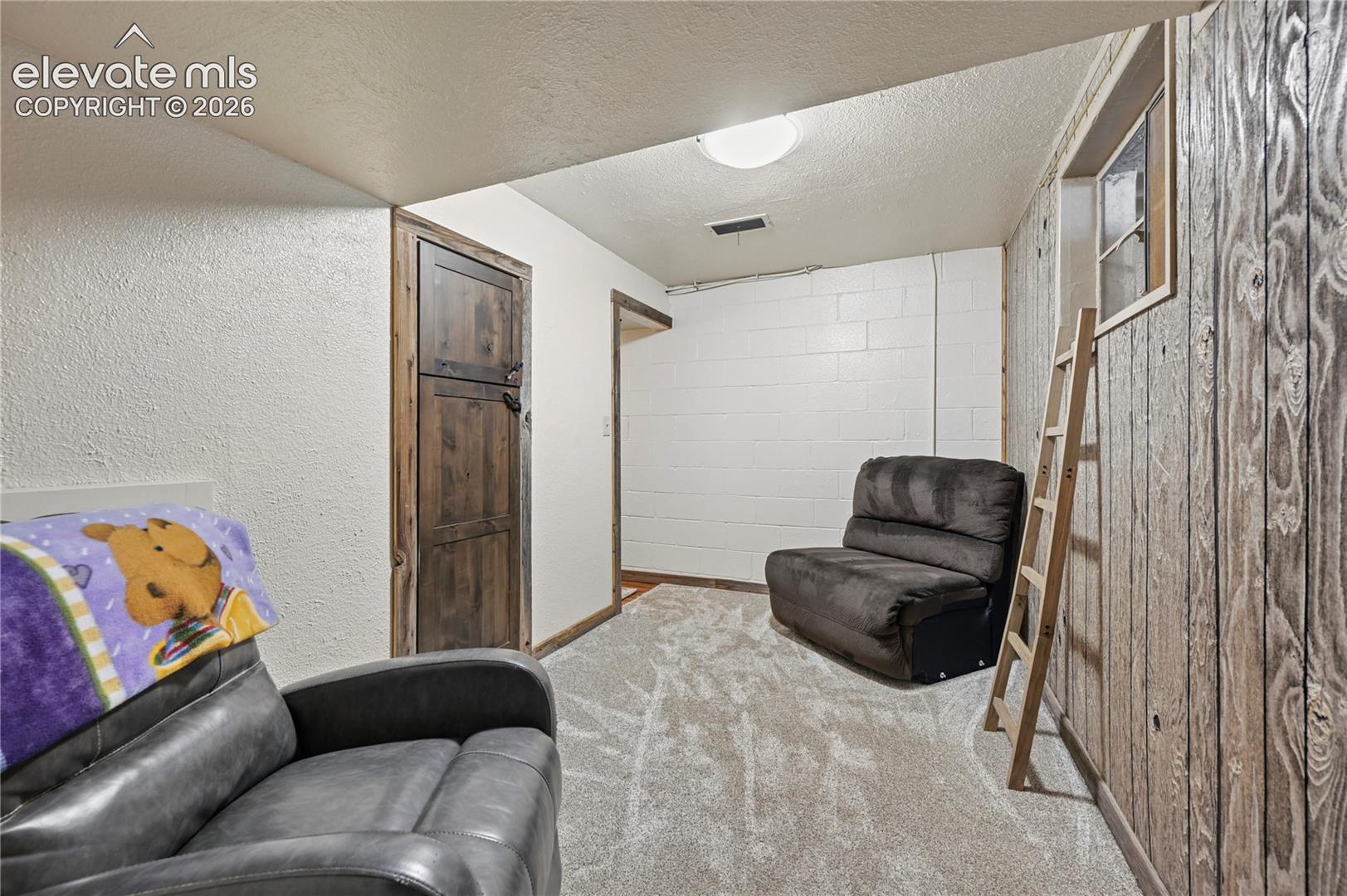 Listing photo 18 for 4455 Heizer Street