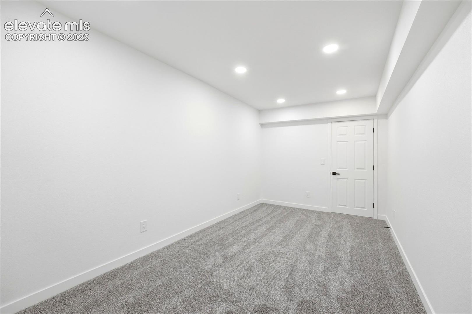 Listing photo 16 for 1361 S Tonalea Drive