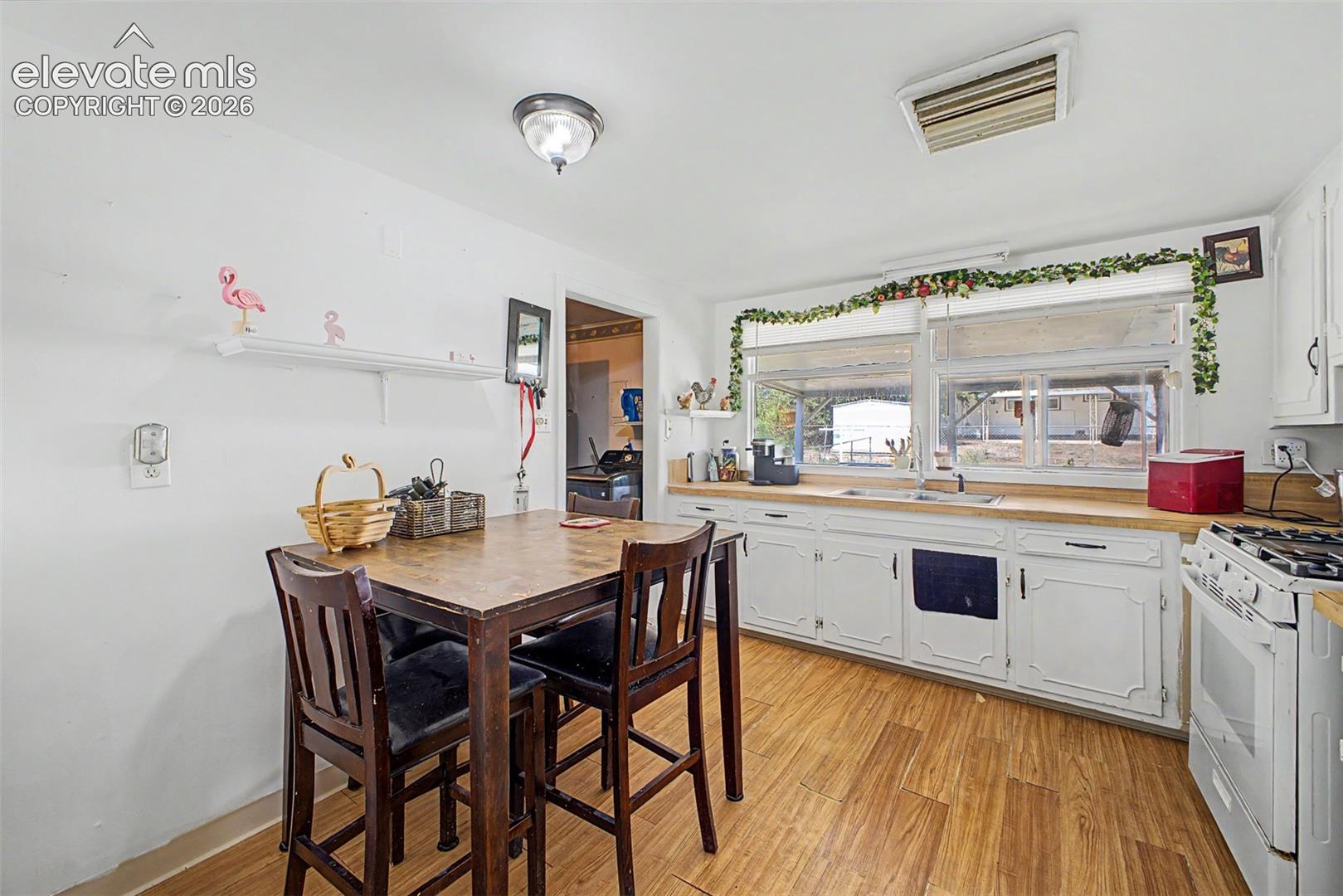 Listing photo 8 for 1606 Iroquois Road