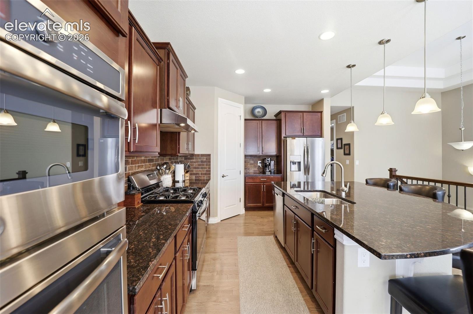 Listing photo 5 for 9982 Golf Crest Drive