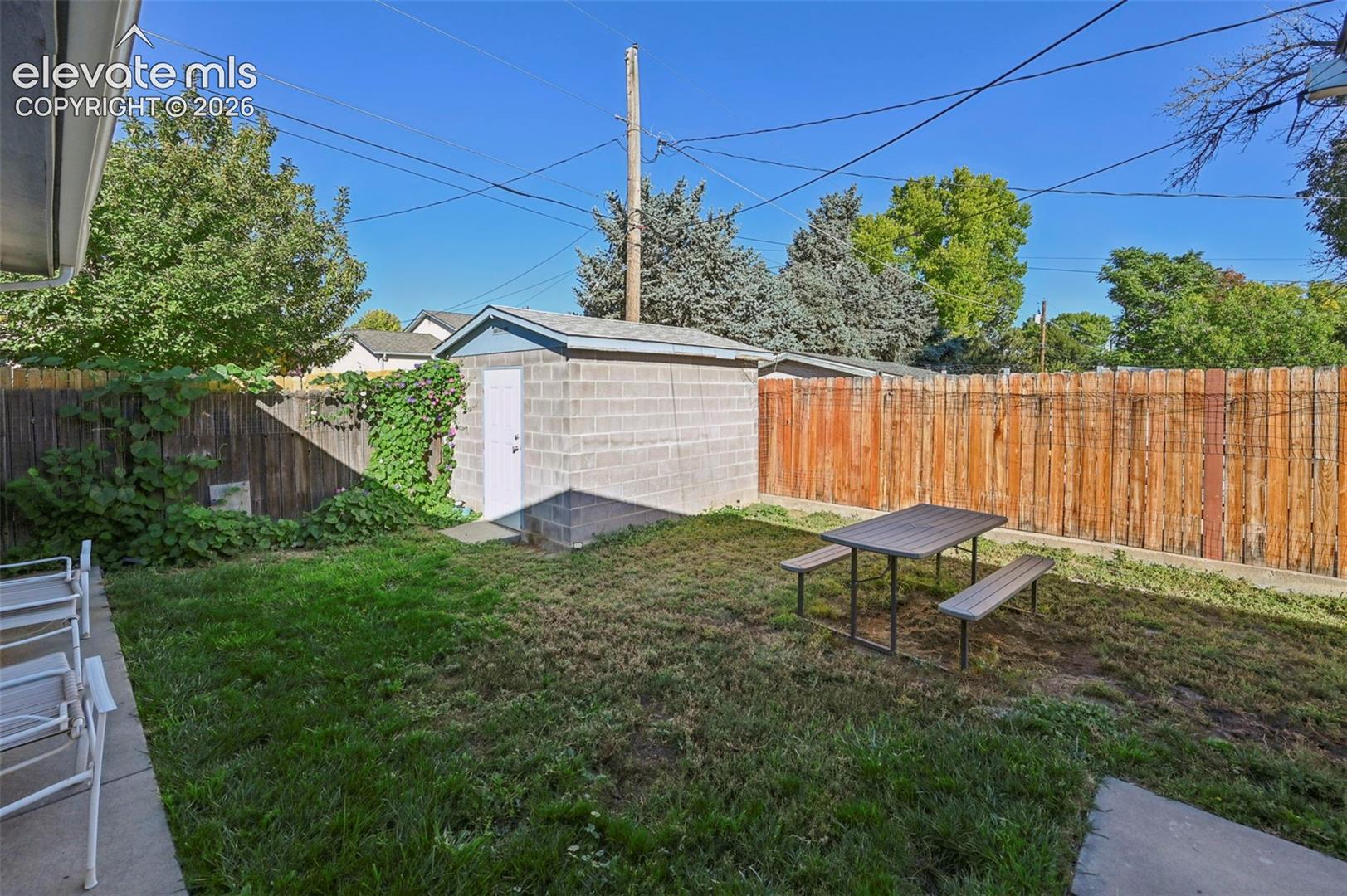 Listing photo 25 for 2041 Vinewood Lane
