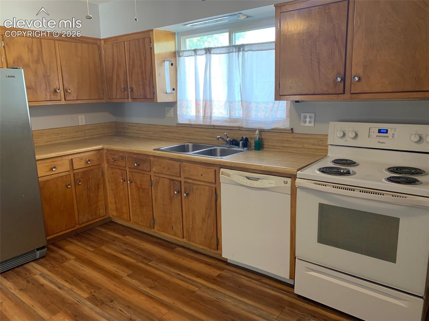 Listing photo 7 for 222 W Polk Street