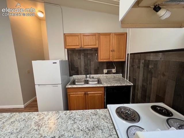 Listing photo 30 for 217 W Masonic Avenue
