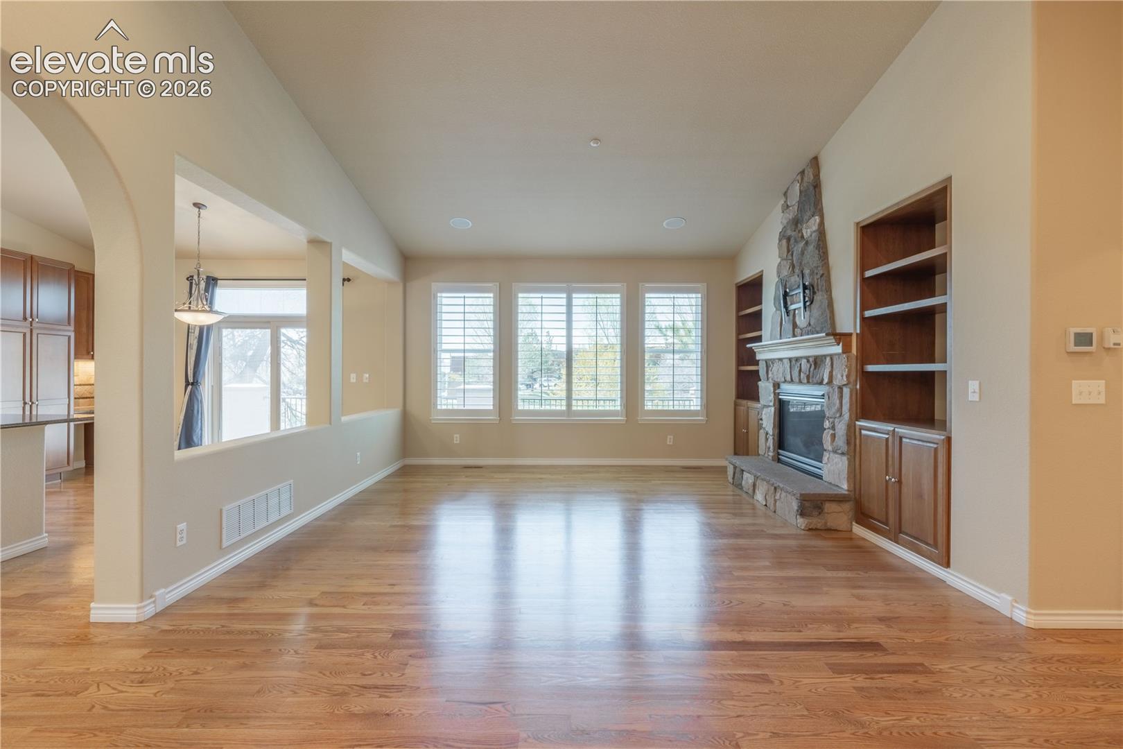 Listing photo 7 for 5011 Vermillion Court