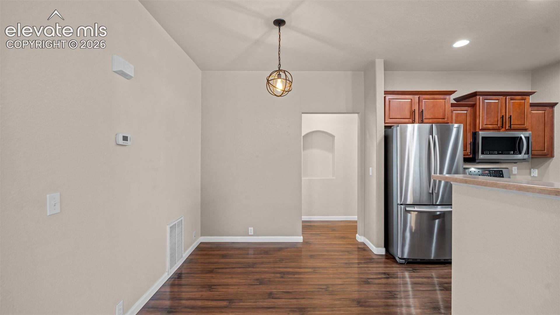 Listing photo 13 for 7514 Jaoul Point