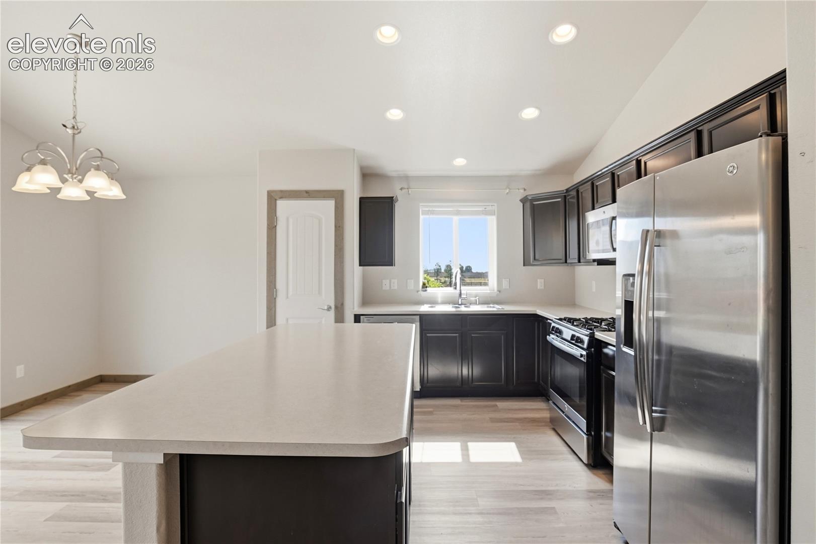 Listing photo 5 for 9437 Beryl Drive