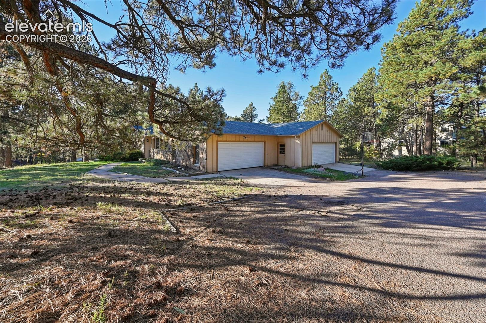 Listing photo 2 for 19280 doewood Drive