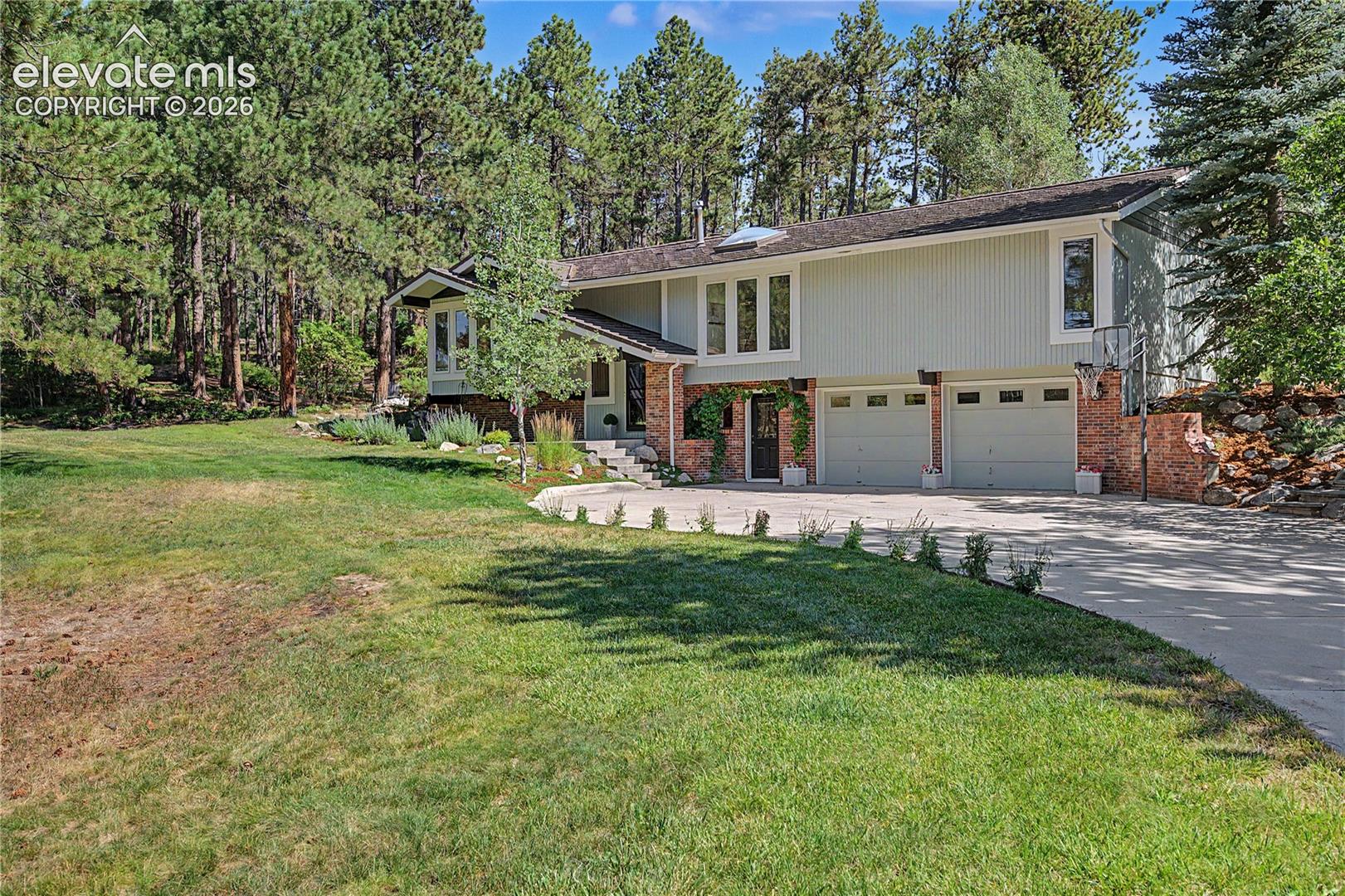 Listing photo 2 for 1250 Woodmoor Drive