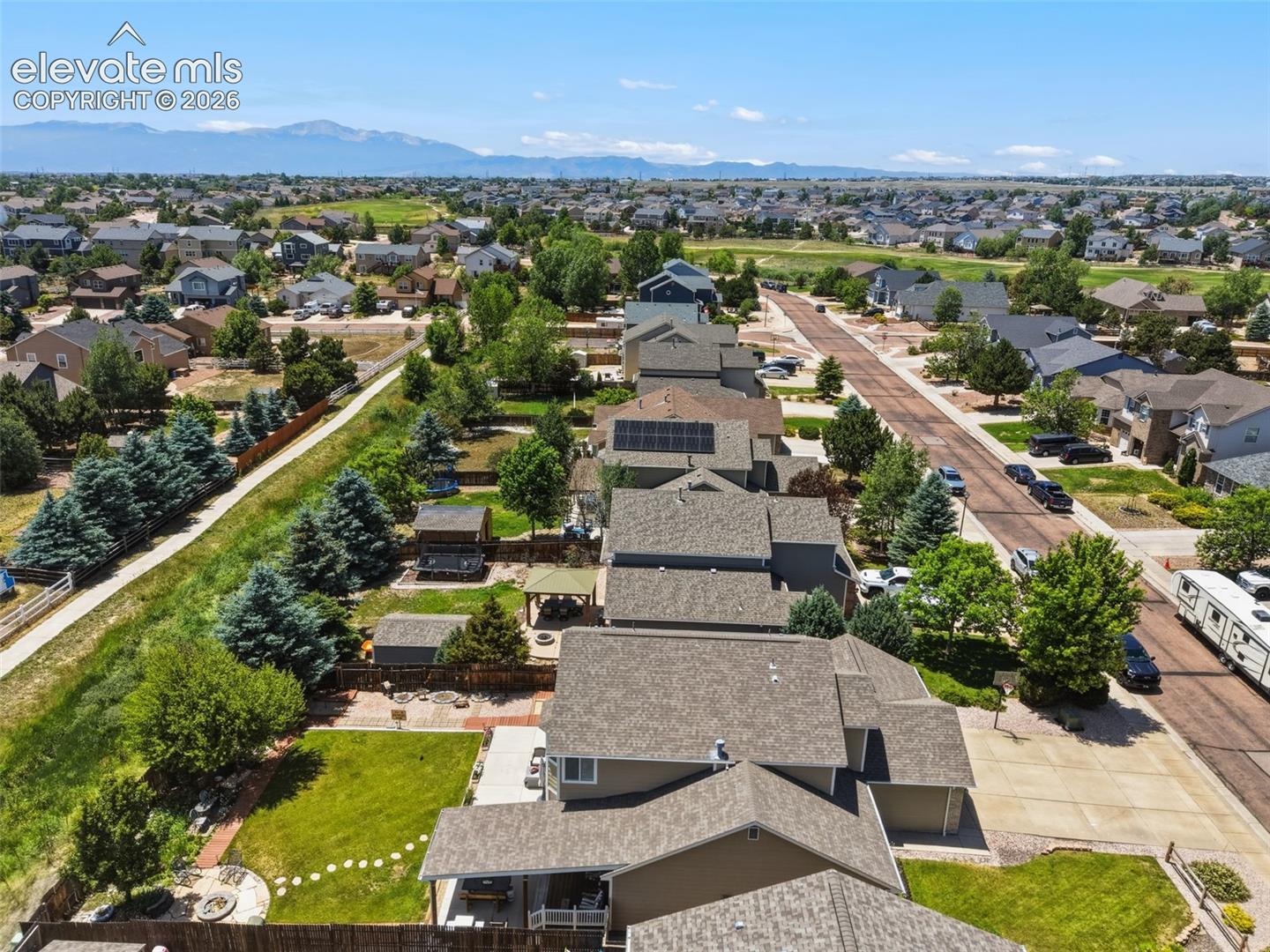 Listing photo 5 for 9197 Oakmont Road