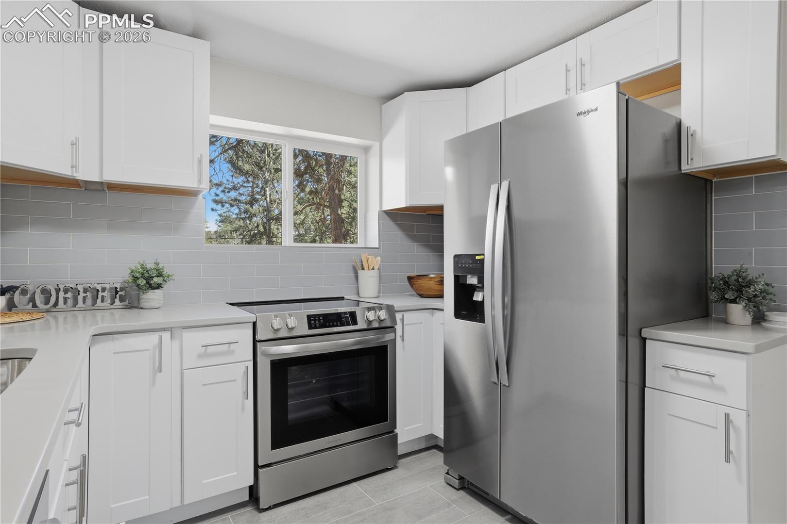 Listing photo 2 for 307 Evergreen Street
