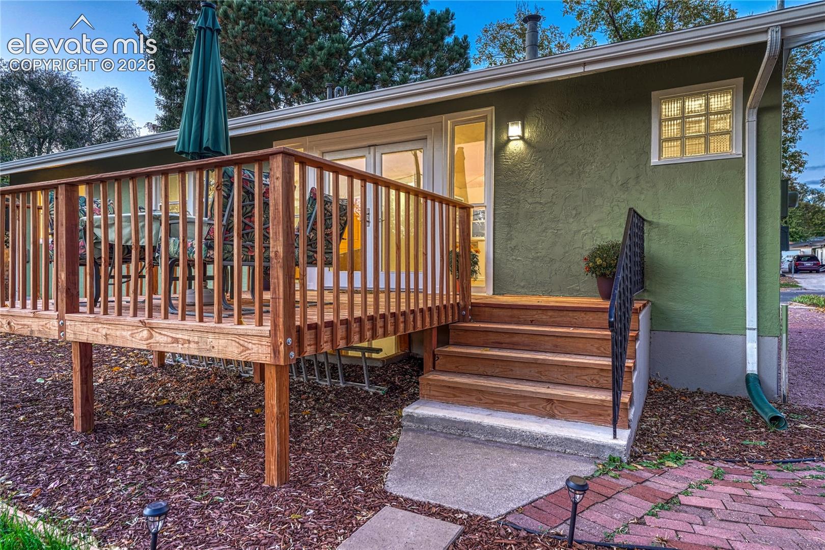 Listing photo 30 for 1221 E Madison Street