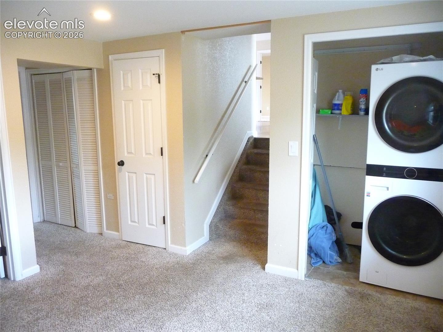 Listing photo 13 for 2919 Fremont Drive