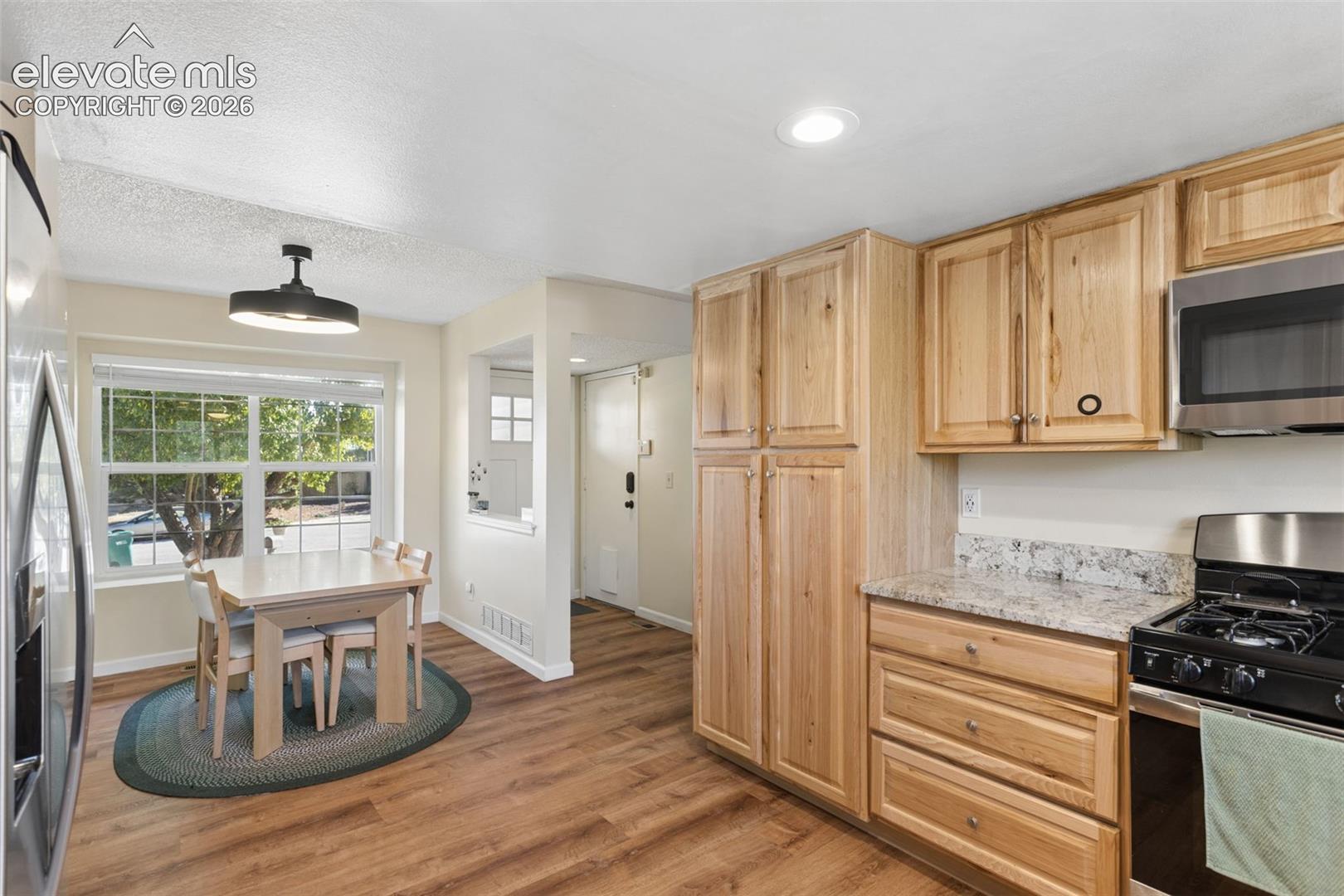 Listing photo 3 for 6420 Stonehedge Drive