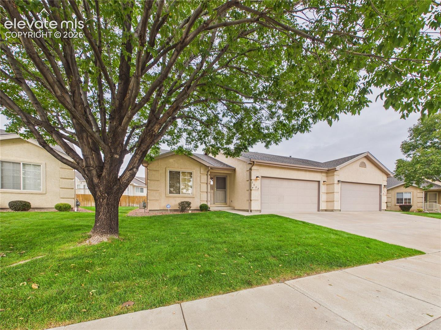 Listing photo 25 for 2025 Kingsroyal Boulevard F