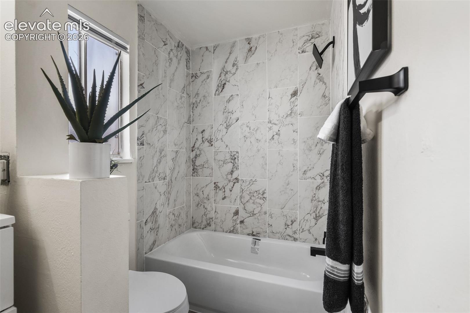 Listing photo 19 for 1818 Maplewood Drive