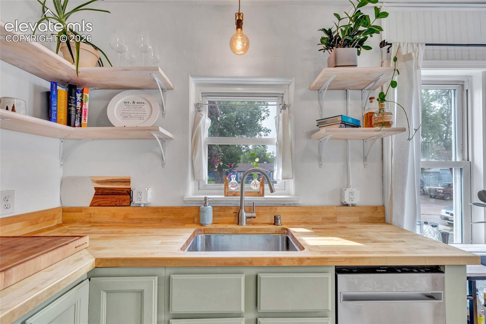 Listing photo 22 for 112 S 22nd Street