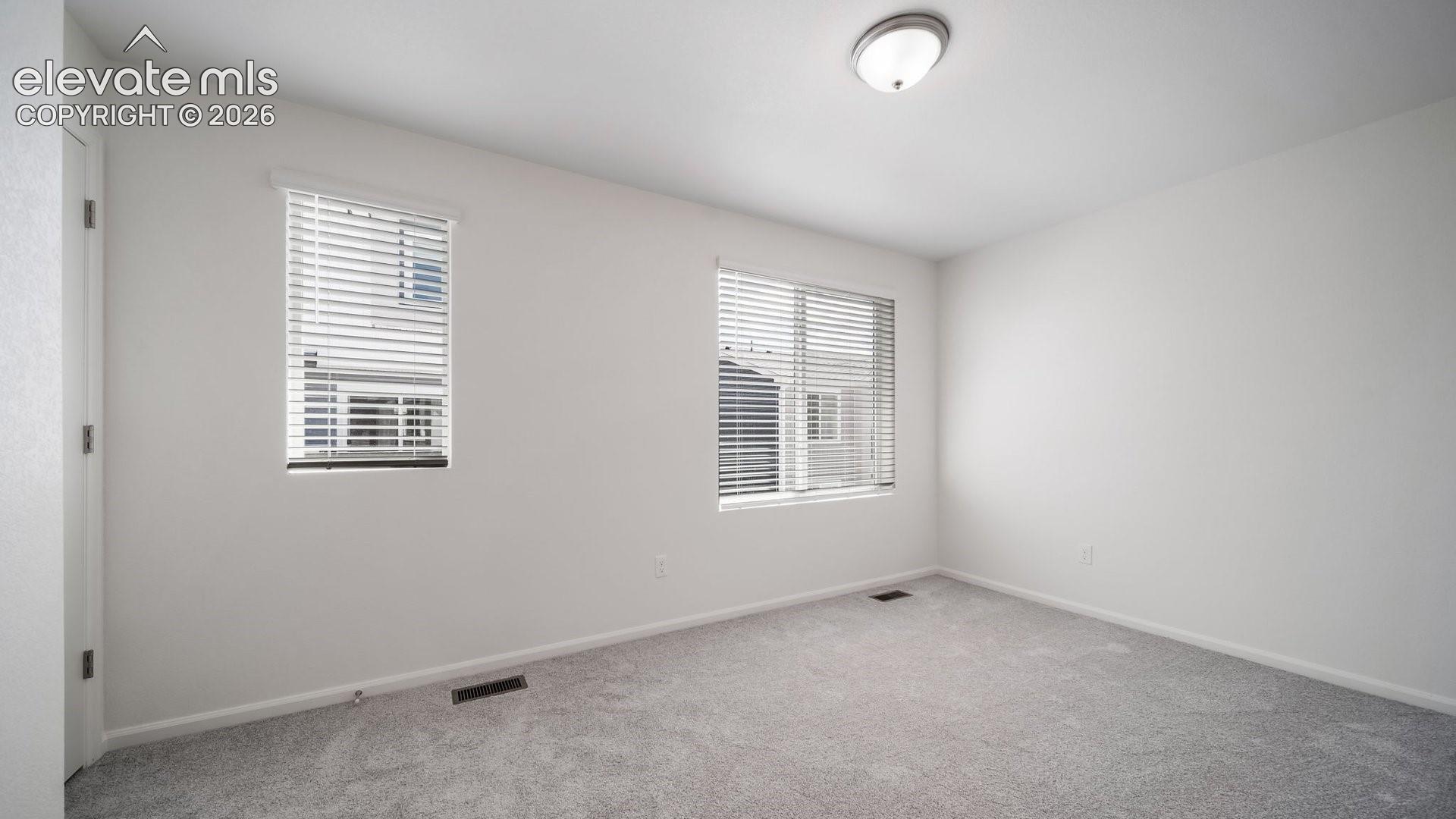 Listing photo 9 for 5664 Bowerman Lane