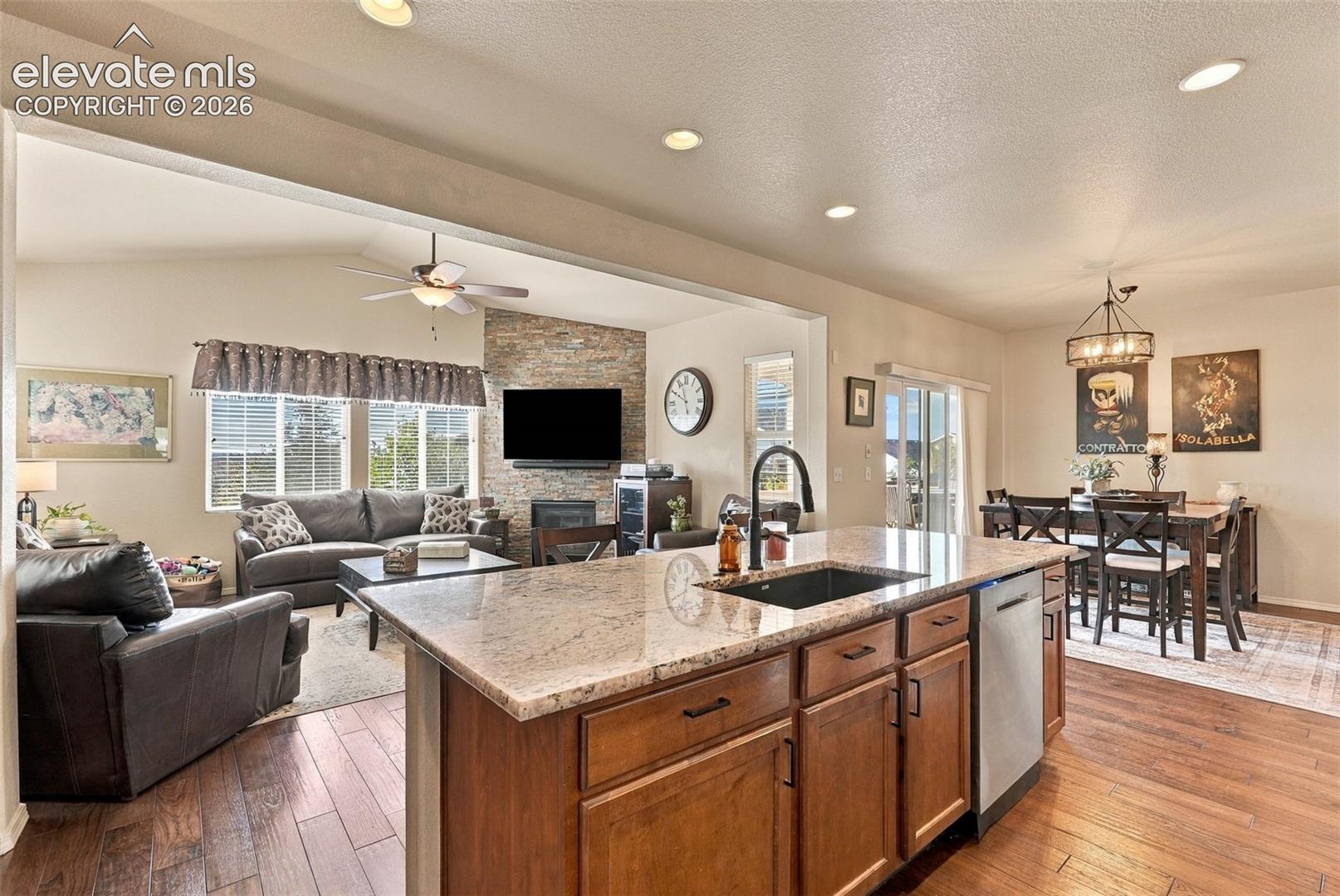 Listing photo 18 for 967 Spectrum Loop