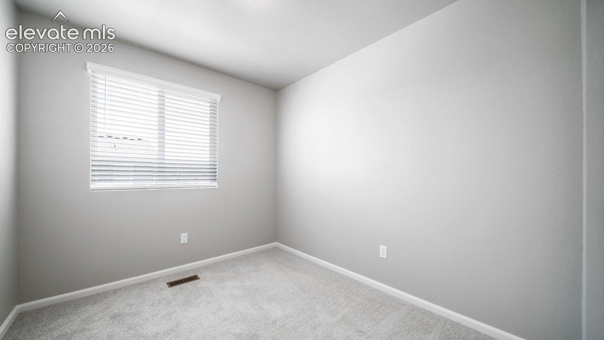 Listing photo 11 for 5660 Bowerman Lane