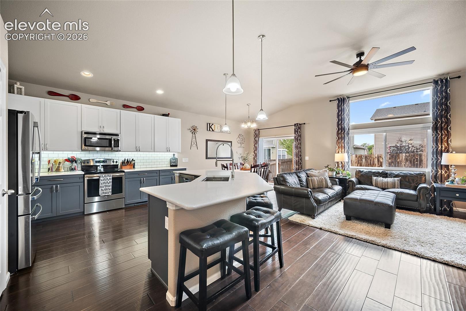 Listing photo 3 for 7830 Springwood Terrace
